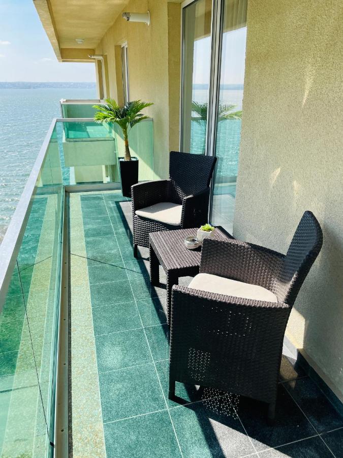 Royal Moonlight Apartment Mamaia Exterior foto